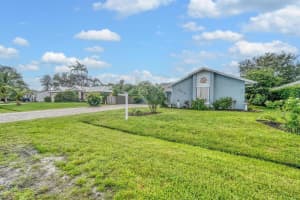2718 SE Buccaneer Circle, Port Saint Lucie, FL 34952 - MLS#R11130269