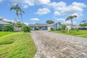 2718 SE Buccaneer Circle, Port Saint Lucie, FL 34952 - MLS#R11130269