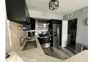 110 Villa Circle 110, Boynton Beach, FL 33435 - MLS#R11130581