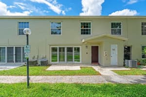 5850 NW 57th Avenue 5, Tamarac, FL 33319 - MLS#R11130661