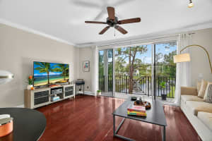 1685 42nd Square 101, Vero Beach