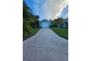 1434 SE Larkwood Circle, Port Saint Lucie, FL 34952 - MLS#R11130769