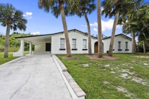 4687 N Old Dixie Highway, Fort Pierce, FL 34946 - MLS#R11130814