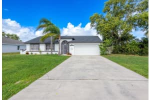 2400 SE Charleston Drive, Port Saint Lucie, FL 34952 - MLS#R11130832