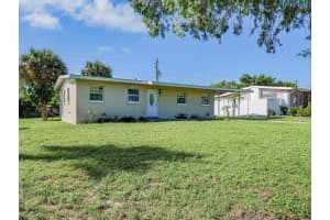 563 4th Place SW, Vero Beach, FL 32962 - MLS#R11130856