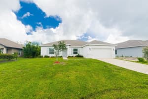 4681 SW Tacoma Street, Port Saint Lucie, FL 34953 - MLS#R11131126
