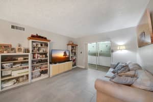 2812 Garden Drive, Lake Worth, FL 33461 - MLS#R11131146