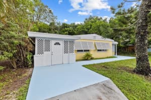 320 7th Road SW, Vero Beach, FL 32962 - MLS#R11131229