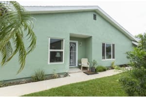 1421 SE Larkwood Circle, Port Saint Lucie, FL 34952 - MLS#R11131430