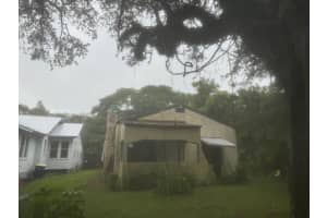 802 Delaware Avenue, Fort Pierce, FL 34950 Sold 11/28/25