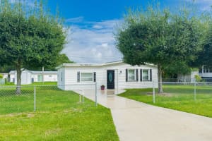 332 Ashley Street, Fort Pierce, FL 34982 - MLS#R11131559