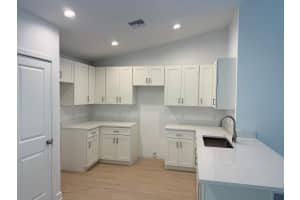 726 SW 18th Place, Vero Beach, FL 32962 - MLS#R11131562