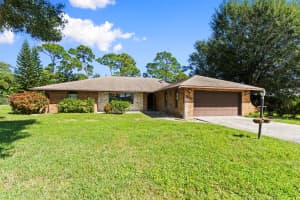 1537 SE Blockton Avenue, Port St Lucie, FL 34952 - MLS#R11131668