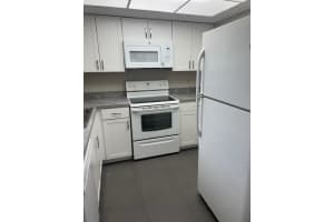 1512 SE Royal Green Circle 101, Port Saint Lucie, FL 34952 - MLS#R11131795