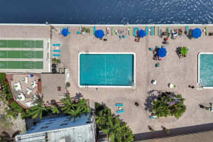 2000 Federal Highway, Boynton Beach, FL 33435 - MLS#R11131951