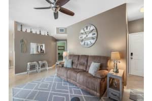 1910 Westminster Circle 14-3, Vero Beach