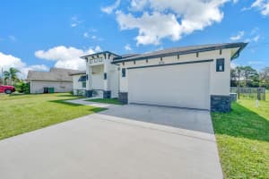 912 SW Bellevue Avenue, Port Saint Lucie, FL 34953 - MLS#R11132239