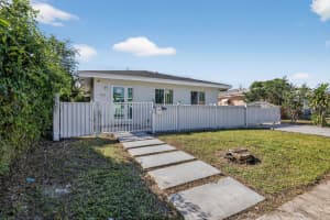 915 S F Street, Lake Worth Beach, FL 33460 - MLS#R11132256
