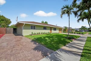 735 La Costa Way, Lantana, FL 33462 Sold 11/21/25