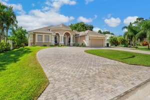 1438 SW Apache Avenue, Port Saint Lucie, FL 34953 - MLS#R11132544
