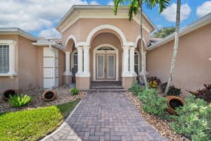 1438 SW Apache Avenue, Port Saint Lucie, FL 34953 - MLS#R11132544