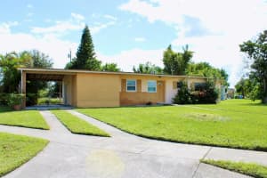 305 SE Airoso Boulevard, Port Saint Lucie, FL 34983 - MLS#R11132600