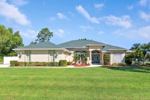713 SE Damask Avenue, Port Saint Lucie, FL 34983 - MLS#R11132760