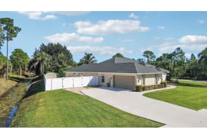 713 SE Damask Avenue, Port Saint Lucie, FL 34983 - MLS#R11132760