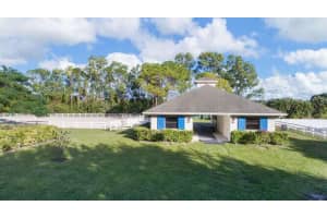 2760 Appaloosa Trail Barn Wellington, FL 33414 - Off Market