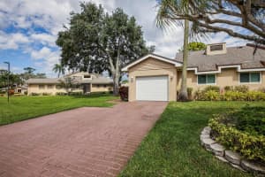 6827 Fountains Circle, Lake Worth, FL 33467 - MLS#R11133134