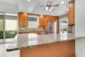 220 Nw Bentley Circle, Port Saint Lucie