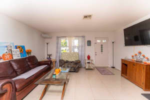 382 SE Evans Avenue, Port Saint Lucie, FL 34984 - MLS#R11133157