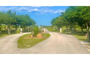 2452 SE 130th Way, Okeechobee, FL 34974 - MLS#R11133200