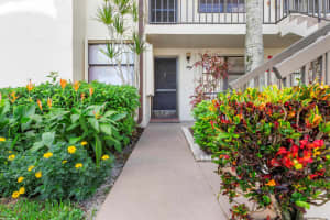 7698 Tahiti Lane 105, Lake Worth