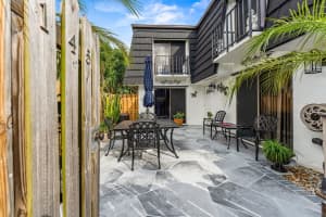 145 Woodland Road, Palm Springs