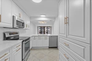 8 Royal Palm Way 2060, Boca Raton