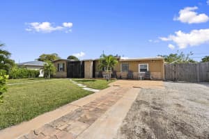 236 SE Prima Vista Boulevard, Port Saint Lucie, FL 34983 - MLS#R11133841