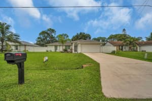 551 NW Grenada Street, Port Saint Lucie, FL 34983 - MLS#R11133920