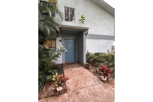 2733 S Oakland Forest Drive 104, Oakland Park, FL 33309 - MLS#R11133948