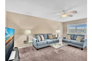 2542 S Federal Highway 11, Boynton Beach, FL 33435 - MLS#R11133985