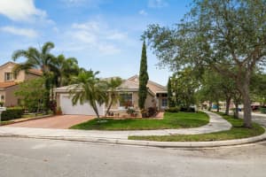 1015 Thistle Creek Court, Weston
