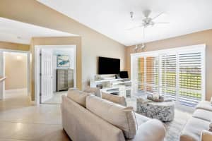 135 Yacht Club Way 212, Hypoluxo
