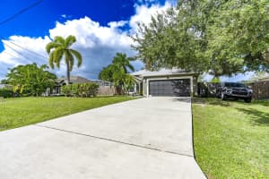925 SW Nichols Terrace, Port Saint Lucie, FL 34953 - MLS#R11134047