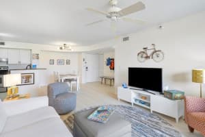157 Yacht Club Way 206, Hypoluxo, FL 33462 - MLS#R11134094