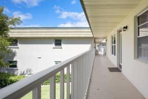 40 Vista Gardens Trail 202, Vero Beach, FL 32962 - MLS#R11134106