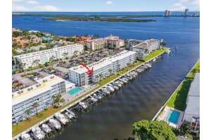 104 Paradise Harbour Boulevard 203, North Palm Beach