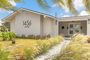 1456 Cross Way, West Palm Beach, FL 33401 - MLS#R11134346