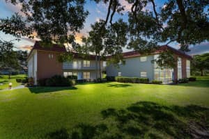 89 Crooked Tree Lane 106, Vero Beach