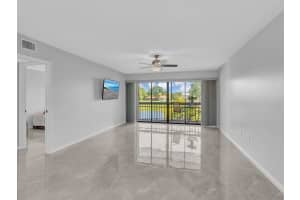 3200 Twin Lakes Terrace, Fort Pierce, FL 34951 - MLS#R11134663