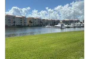 8 Harbour Isle Drive E 104, Fort Pierce